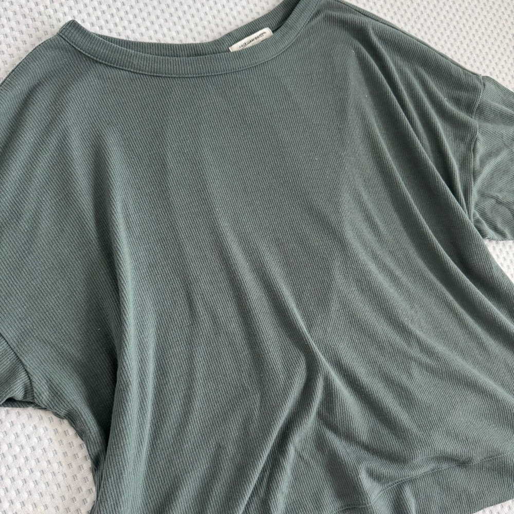 American Eagle green ribbed activewear top with open backside size small - Picture 6 of 7